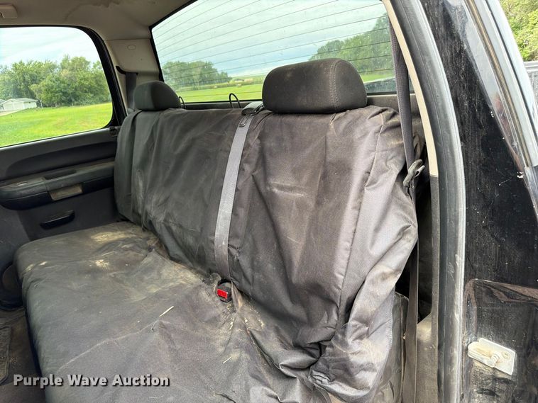image for item FP3096 2013 Chevrolet Silverado 2500HD Crew Cab pickup truck