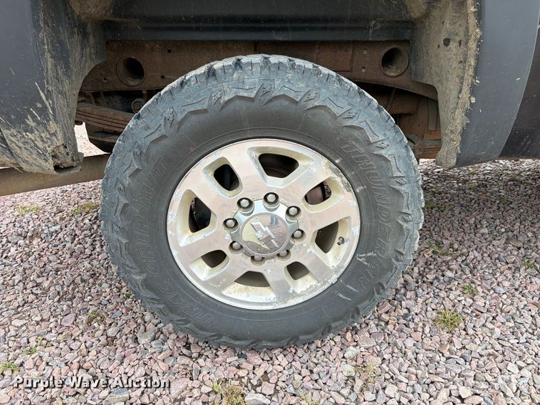 image for item FP3096 2013 Chevrolet Silverado 2500HD Crew Cab pickup truck