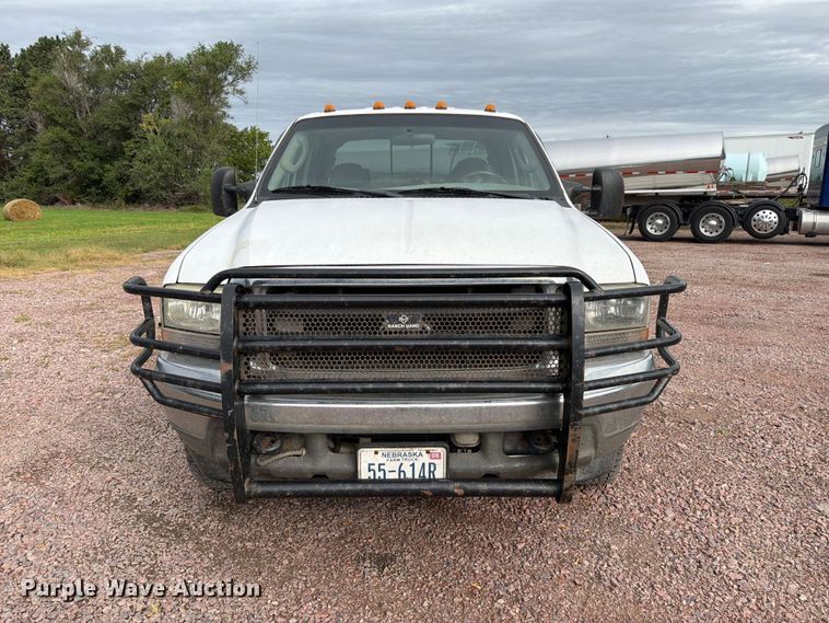 image for item FP3097 2004 Ford F350 Super Duty Crew Cab pickup truck