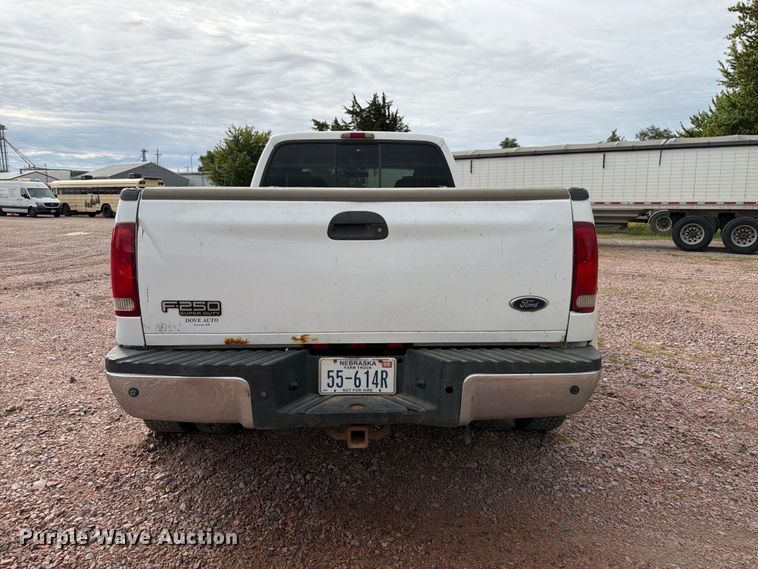 image for item FP3097 2004 Ford F350 Super Duty Crew Cab pickup truck