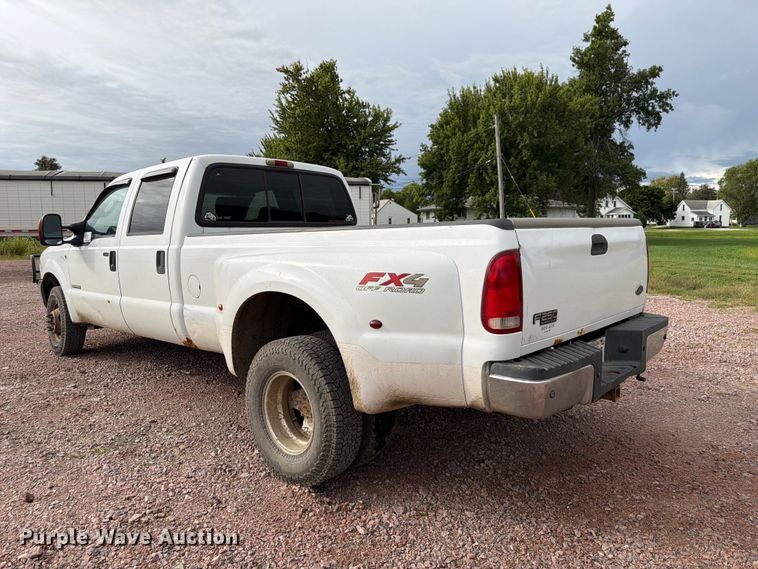 image for item FP3097 2004 Ford F350 Super Duty Crew Cab pickup truck