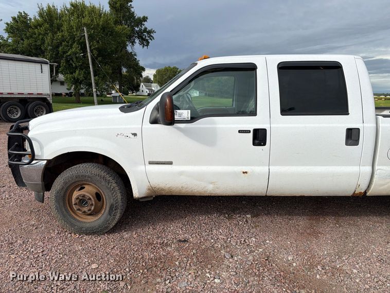image for item FP3097 2004 Ford F350 Super Duty Crew Cab pickup truck