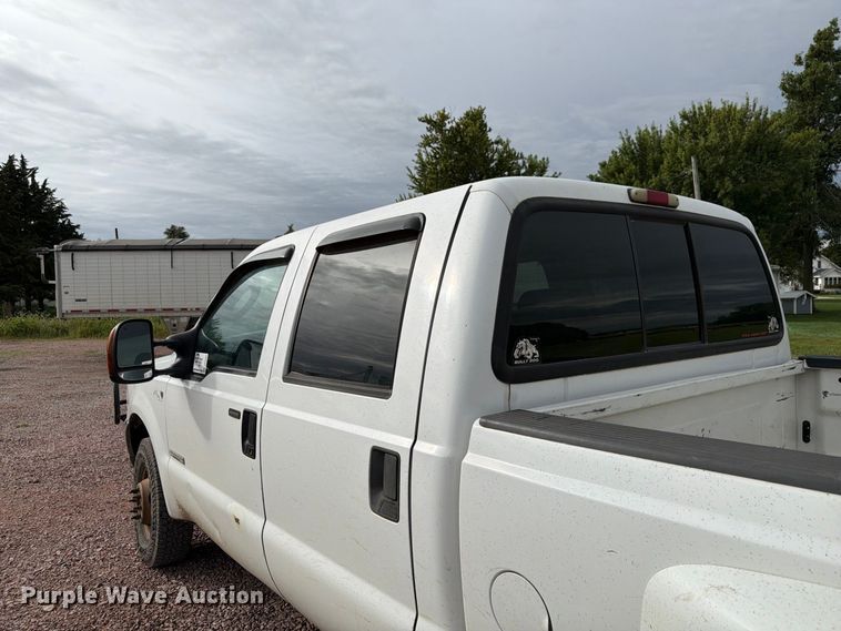 image for item FP3097 2004 Ford F350 Super Duty Crew Cab pickup truck