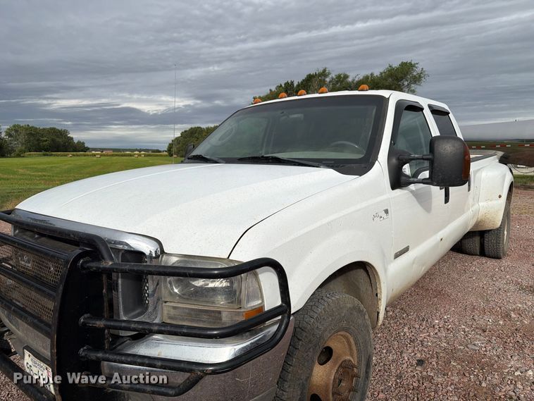 image for item FP3097 2004 Ford F350 Super Duty Crew Cab pickup truck