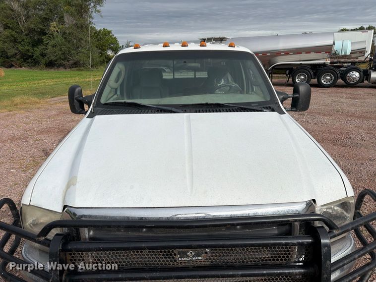 image for item FP3097 2004 Ford F350 Super Duty Crew Cab pickup truck