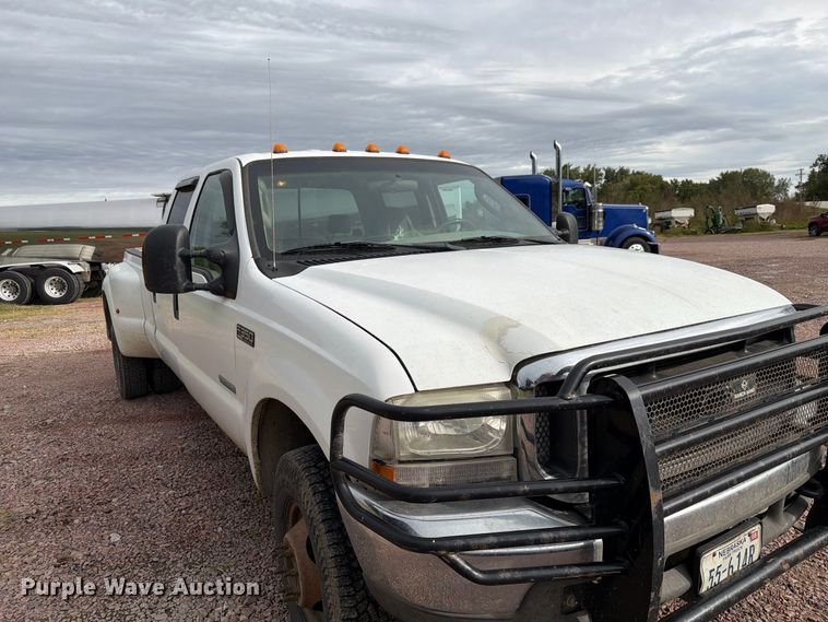 image for item FP3097 2004 Ford F350 Super Duty Crew Cab pickup truck