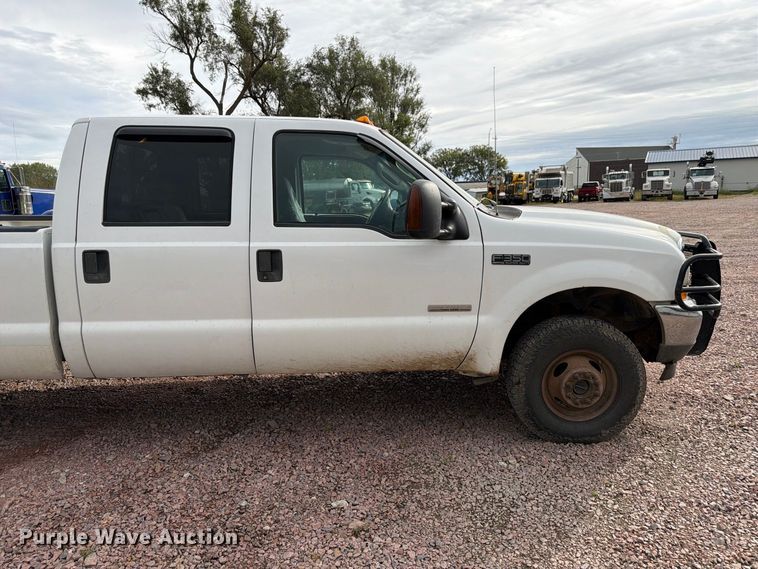 image for item FP3097 2004 Ford F350 Super Duty Crew Cab pickup truck