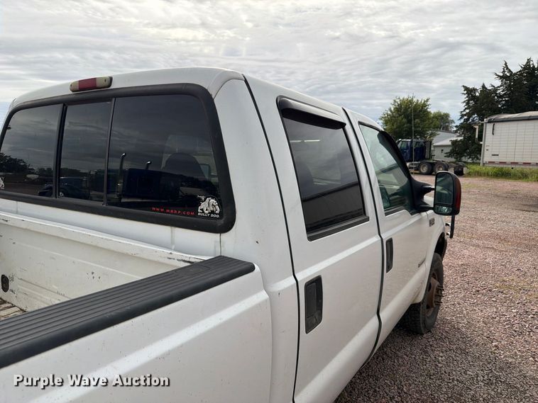 image for item FP3097 2004 Ford F350 Super Duty Crew Cab pickup truck