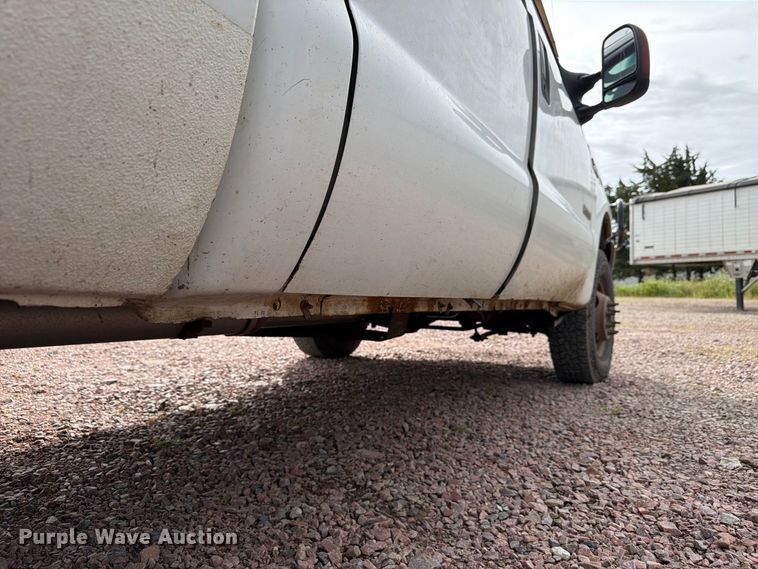 image for item FP3097 2004 Ford F350 Super Duty Crew Cab pickup truck