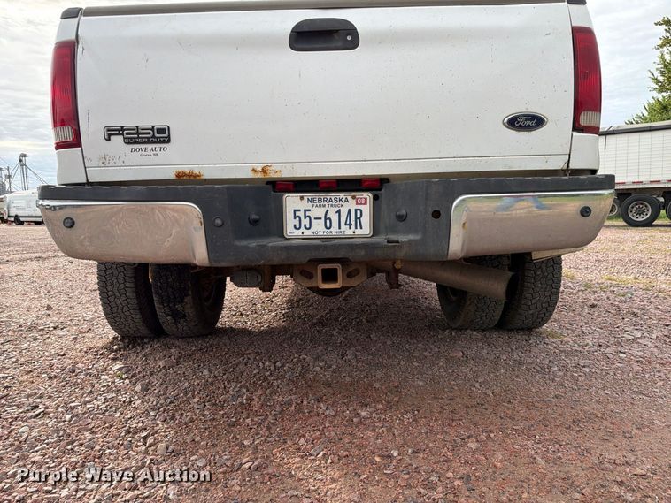 image for item FP3097 2004 Ford F350 Super Duty Crew Cab pickup truck