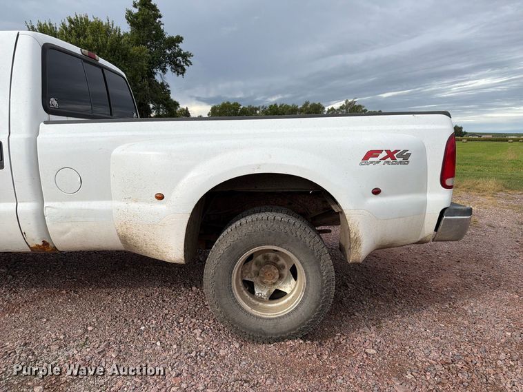 image for item FP3097 2004 Ford F350 Super Duty Crew Cab pickup truck