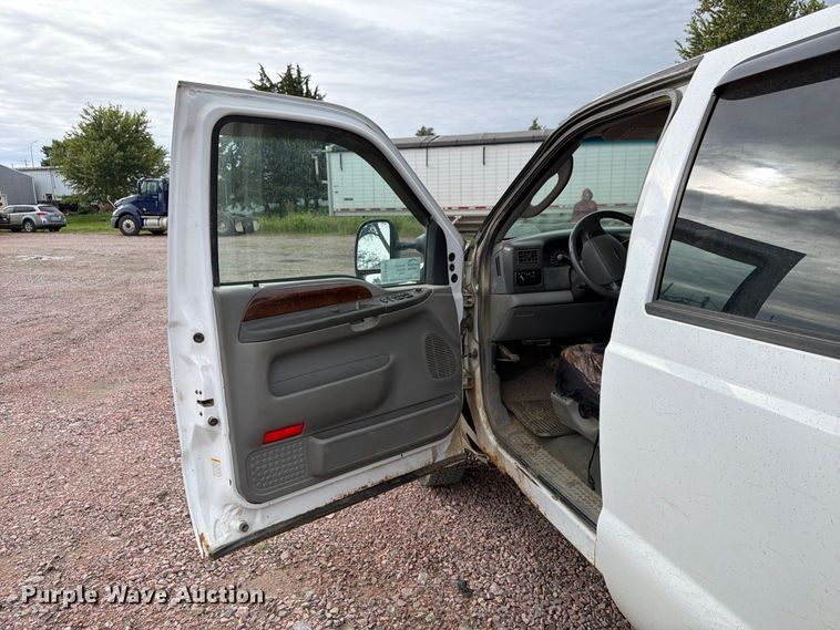 image for item FP3097 2004 Ford F350 Super Duty Crew Cab pickup truck