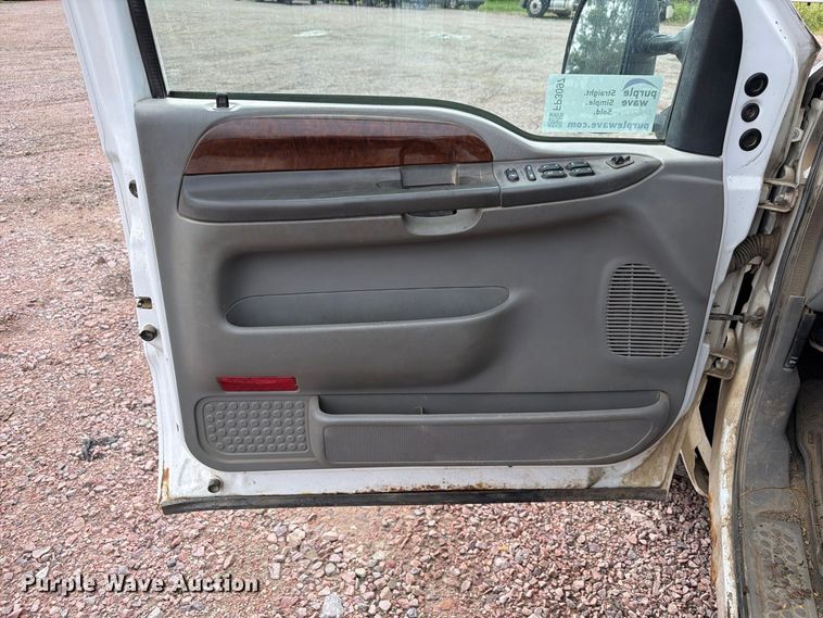 image for item FP3097 2004 Ford F350 Super Duty Crew Cab pickup truck