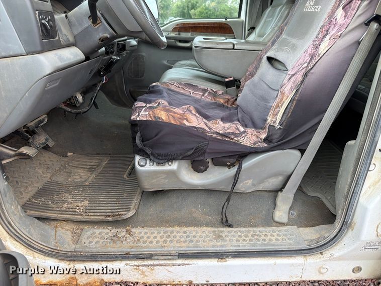 image for item FP3097 2004 Ford F350 Super Duty Crew Cab pickup truck