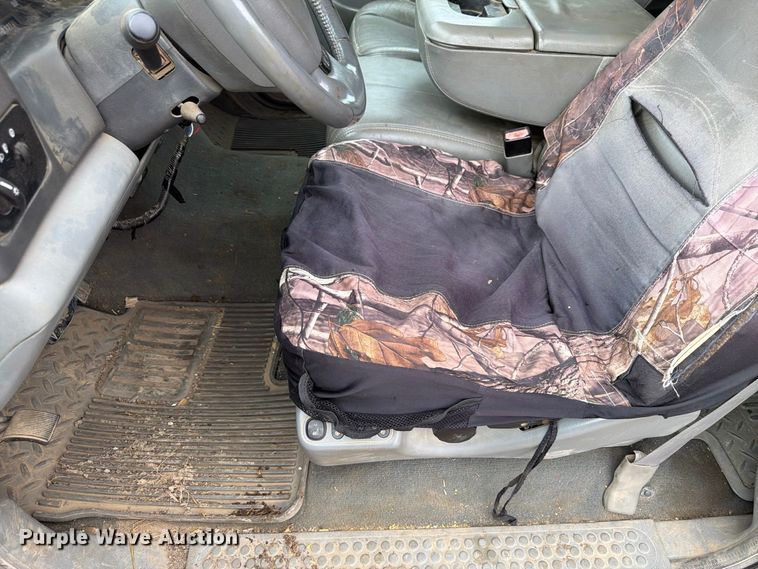 image for item FP3097 2004 Ford F350 Super Duty Crew Cab pickup truck