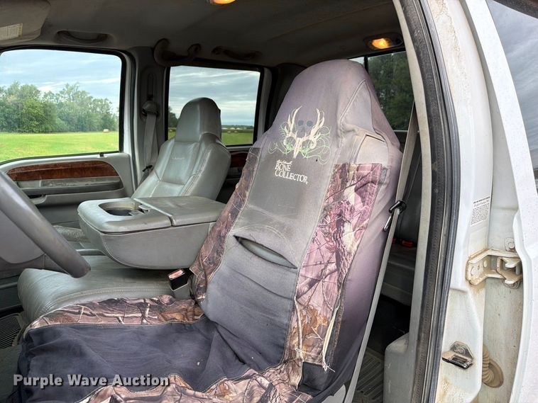 image for item FP3097 2004 Ford F350 Super Duty Crew Cab pickup truck