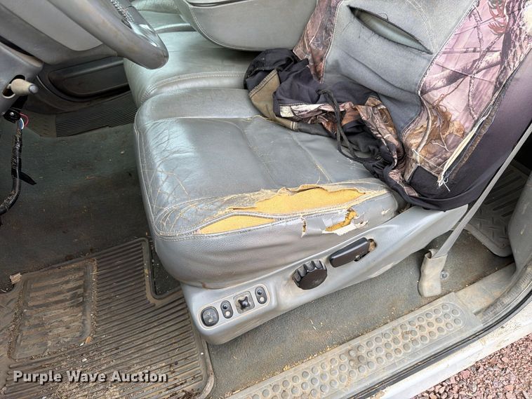 image for item FP3097 2004 Ford F350 Super Duty Crew Cab pickup truck
