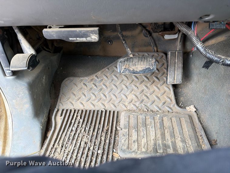 image for item FP3097 2004 Ford F350 Super Duty Crew Cab pickup truck