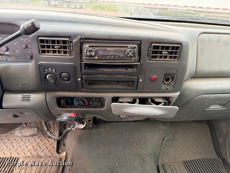 image for item FP3097 2004 Ford F350 Super Duty Crew Cab pickup truck