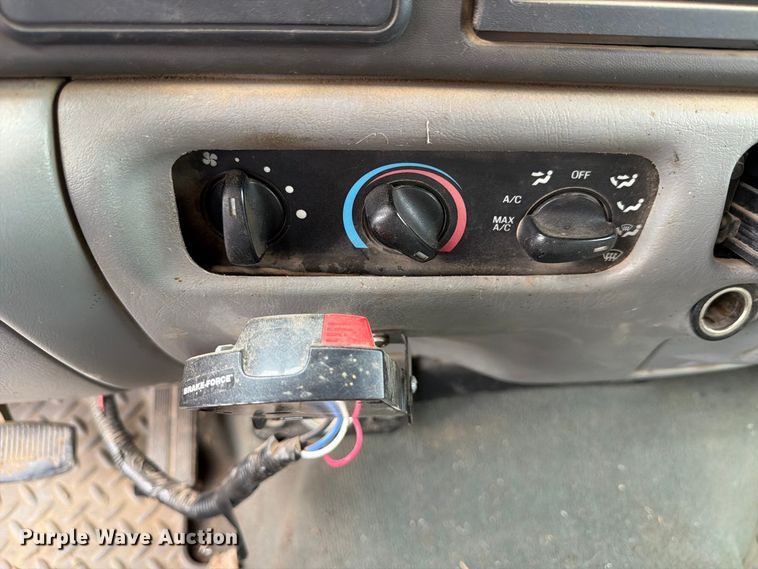 image for item FP3097 2004 Ford F350 Super Duty Crew Cab pickup truck
