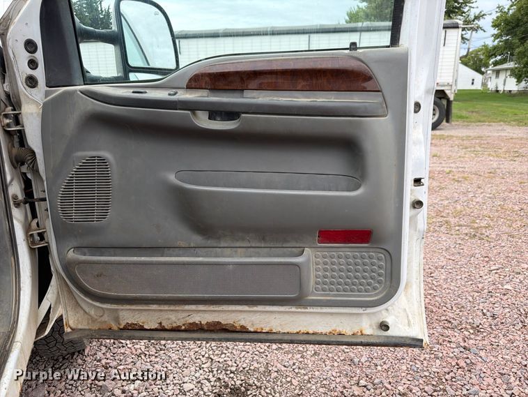 image for item FP3097 2004 Ford F350 Super Duty Crew Cab pickup truck