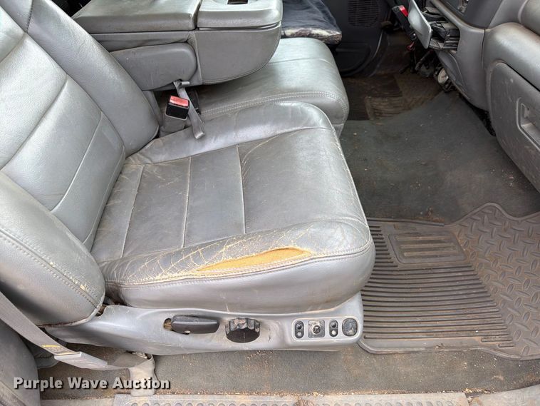 image for item FP3097 2004 Ford F350 Super Duty Crew Cab pickup truck