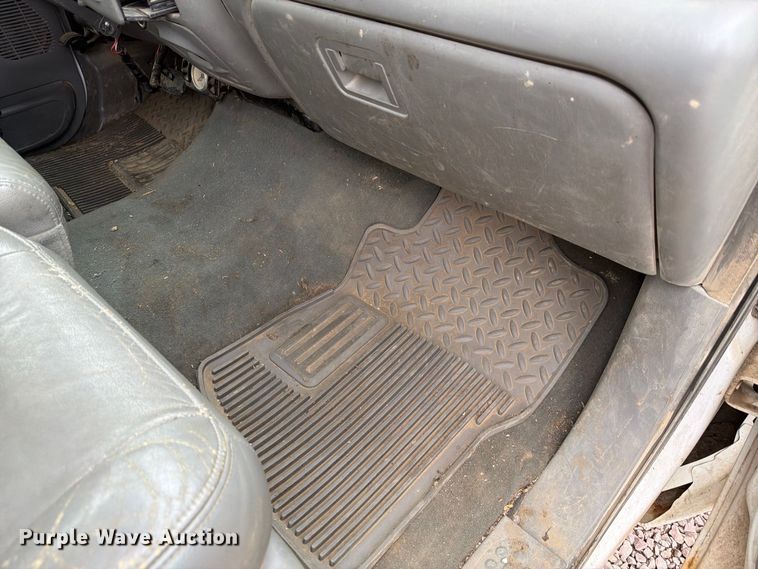 image for item FP3097 2004 Ford F350 Super Duty Crew Cab pickup truck
