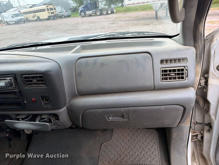 image for item FP3097 2004 Ford F350 Super Duty Crew Cab pickup truck