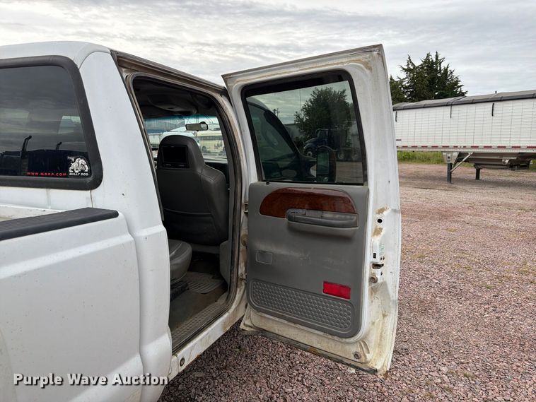 image for item FP3097 2004 Ford F350 Super Duty Crew Cab pickup truck