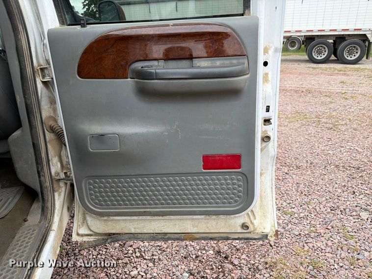 image for item FP3097 2004 Ford F350 Super Duty Crew Cab pickup truck