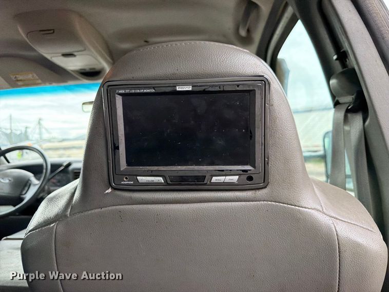 image for item FP3097 2004 Ford F350 Super Duty Crew Cab pickup truck
