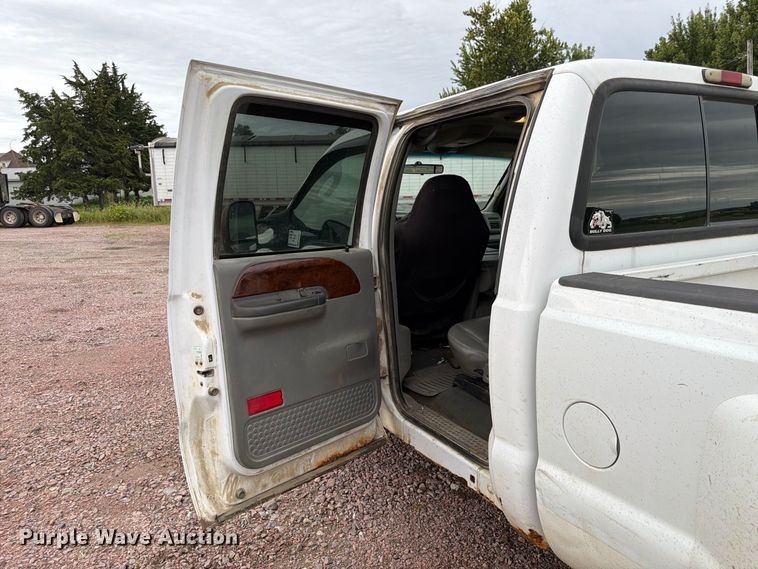 image for item FP3097 2004 Ford F350 Super Duty Crew Cab pickup truck