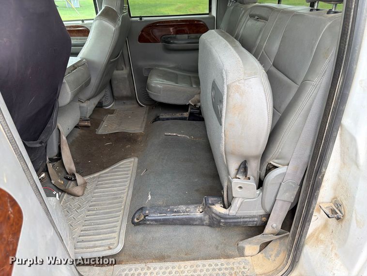 image for item FP3097 2004 Ford F350 Super Duty Crew Cab pickup truck