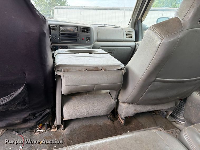 image for item FP3097 2004 Ford F350 Super Duty Crew Cab pickup truck
