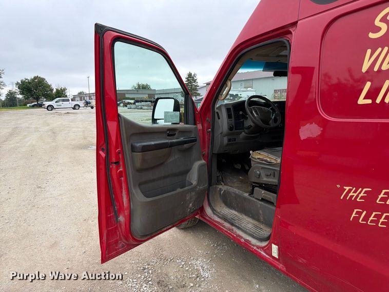 image for item FP3104 2012 Nissan NV3500HD van