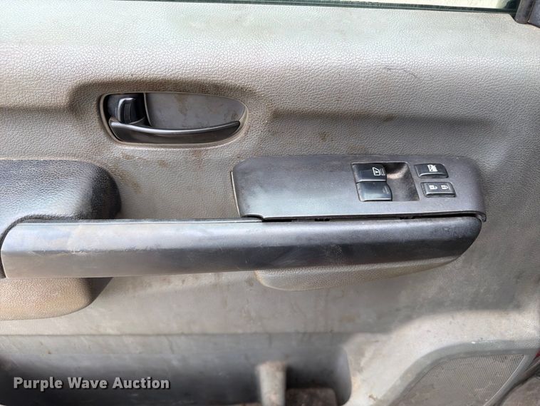 image for item FP3104 2012 Nissan NV3500HD van