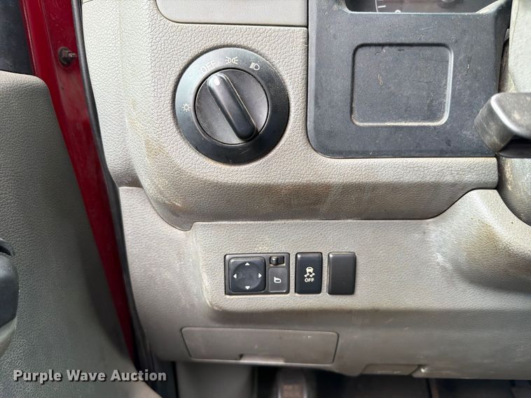 image for item FP3104 2012 Nissan NV3500HD van
