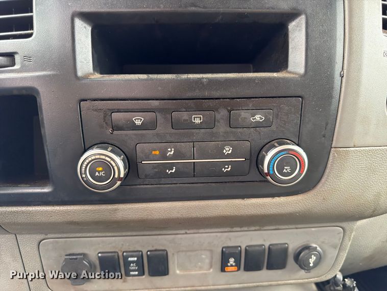 image for item FP3104 2012 Nissan NV3500HD van