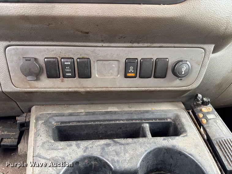 image for item FP3104 2012 Nissan NV3500HD van