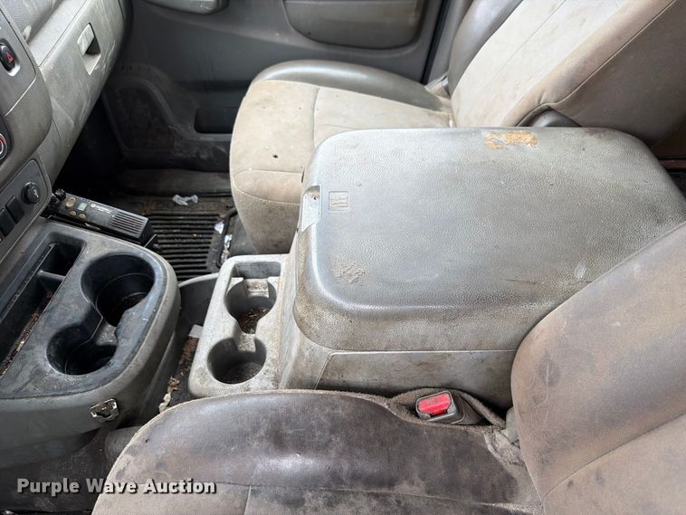 image for item FP3104 2012 Nissan NV3500HD van