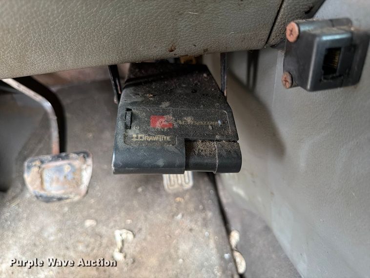 image for item FP3104 2012 Nissan NV3500HD van