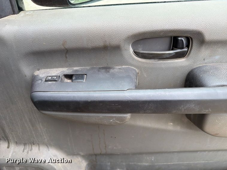 image for item FP3104 2012 Nissan NV3500HD van