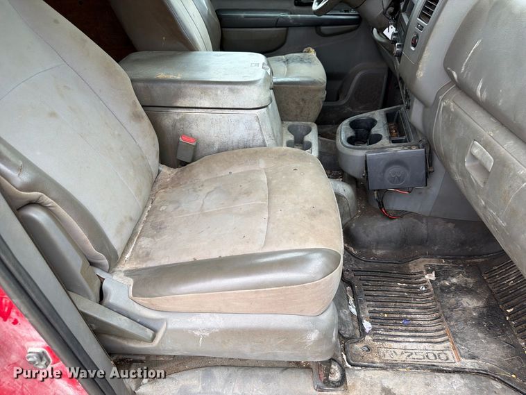 image for item FP3104 2012 Nissan NV3500HD van