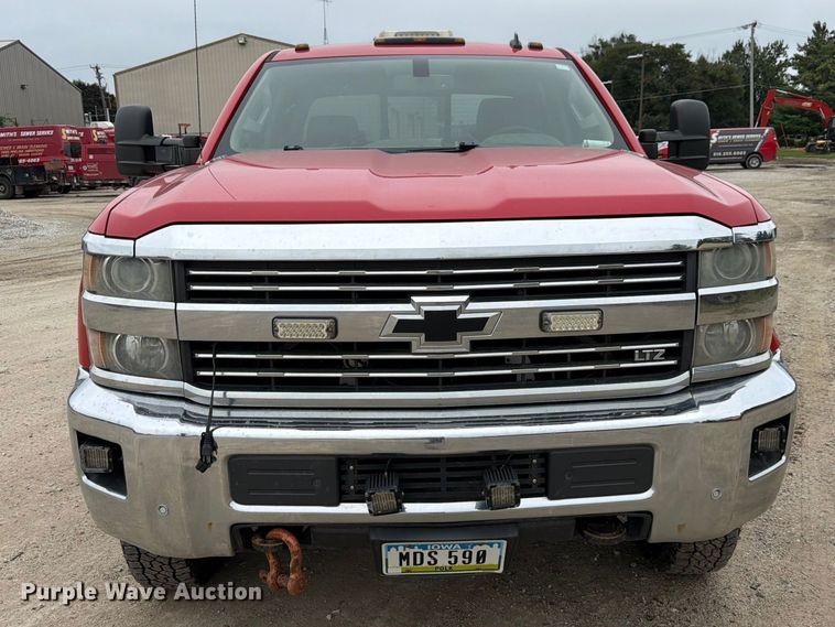 image for item FP3105 2015 Chevrolet Silverado 3500HD Crew Cab pickup truck