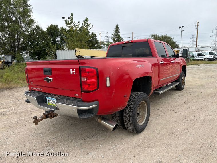 image for item FP3105 2015 Chevrolet Silverado 3500HD Crew Cab pickup truck
