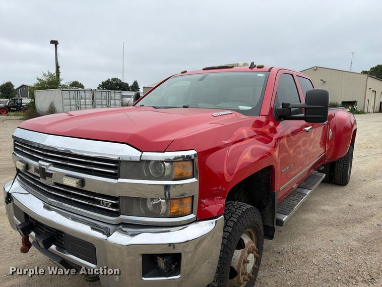 image for item FP3105 2015 Chevrolet Silverado 3500HD Crew Cab pickup truck