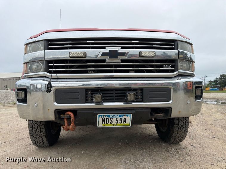 image for item FP3105 2015 Chevrolet Silverado 3500HD Crew Cab pickup truck