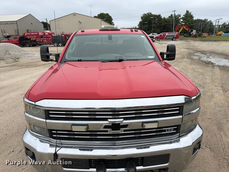 image for item FP3105 2015 Chevrolet Silverado 3500HD Crew Cab pickup truck