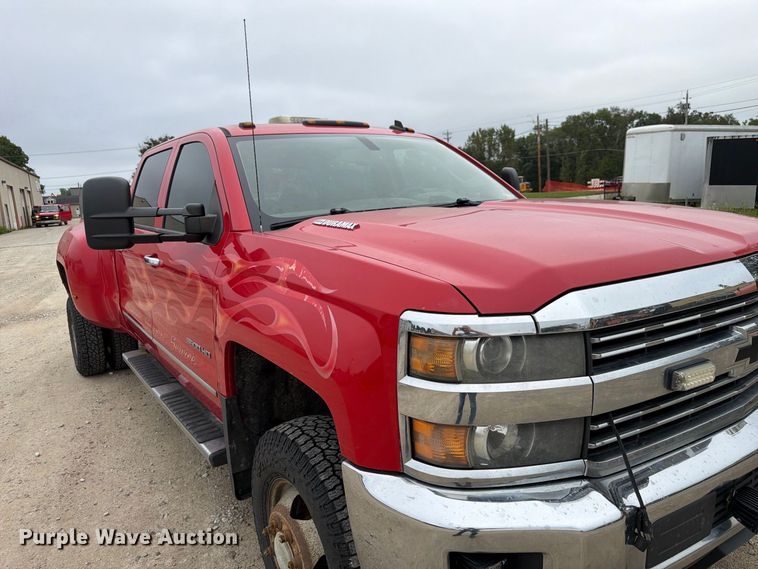 image for item FP3105 2015 Chevrolet Silverado 3500HD Crew Cab pickup truck