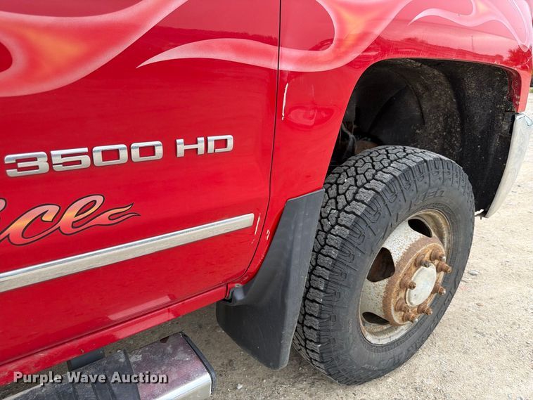 image for item FP3105 2015 Chevrolet Silverado 3500HD Crew Cab pickup truck